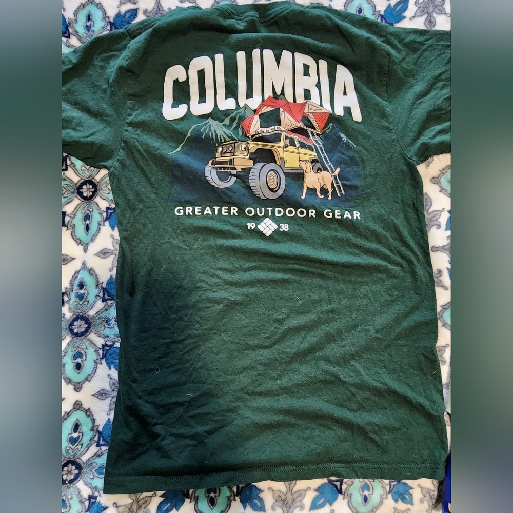 SOLD Columbia mens Tshirt size Small